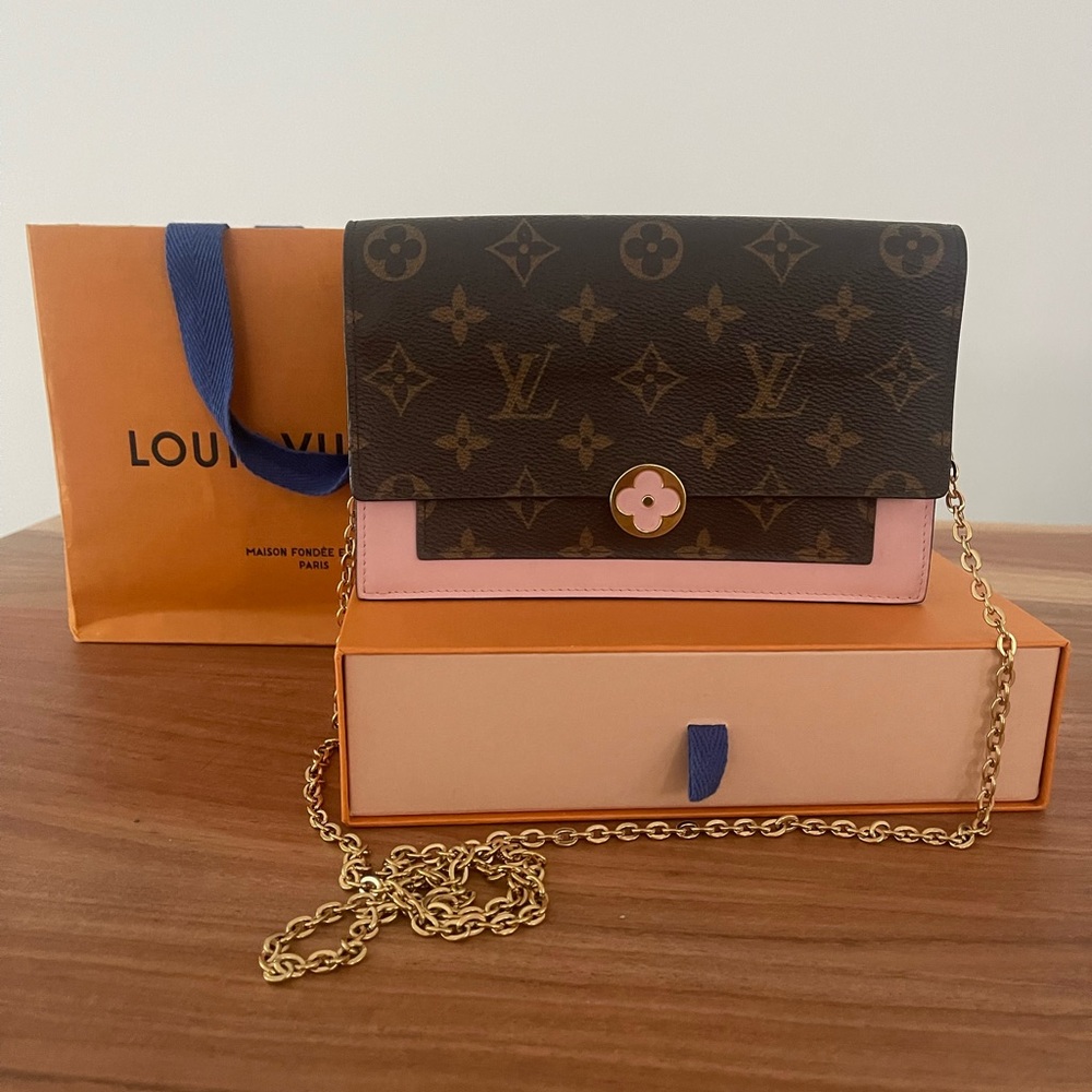 Louis Vuitton flore chain wallet